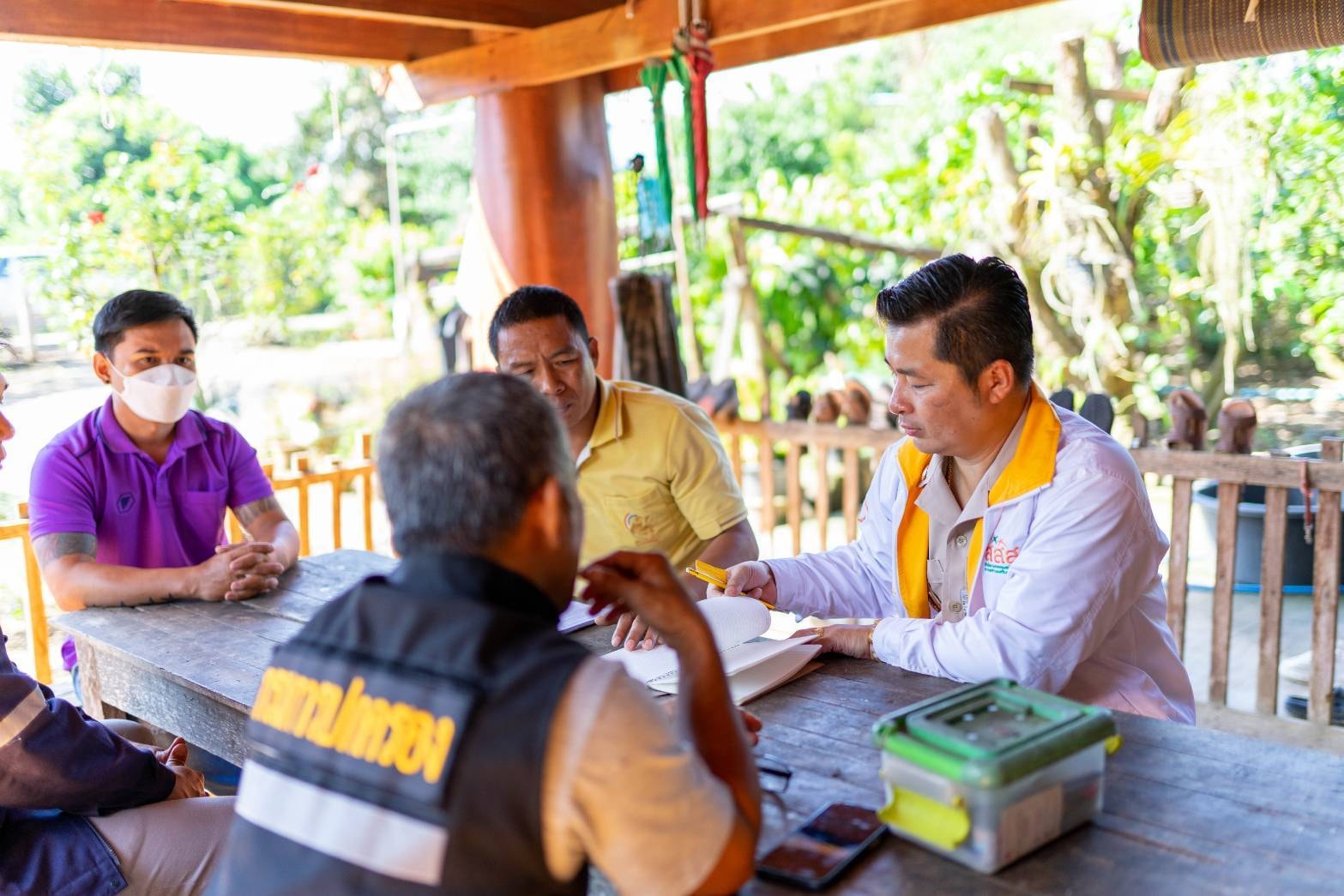 You are currently viewing ลงพื้นที่หารือกับผู้ใหญ่บ้านในเขตรับผิดชอบขององค์การบริหารส่วนตำบลเวียงแก้วเพื่อคัดเลือกคนพิการเพื่อขอรับการปรับสภาพแวดล้อมที่อยู่อาศัยให้แก่คนพิการ