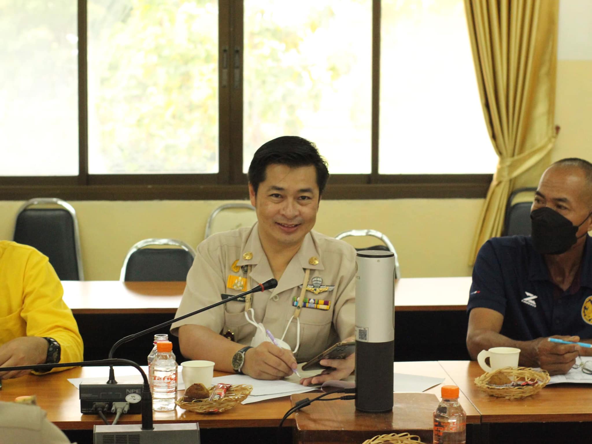 You are currently viewing เข้าร่วมประชุมการเตรียมความพร้อม “งานสักการะพระนางจามเทวีและงานฤดูหนาวจังหวัดลำพูน ประจำปี 2565 ระหว่างวันที่ 2-11 ธันวาคม 2565 ณ ห้องประชุมชั้น 2 ที่ว่าการอำเภอลี้ จังหวัดลำพูน