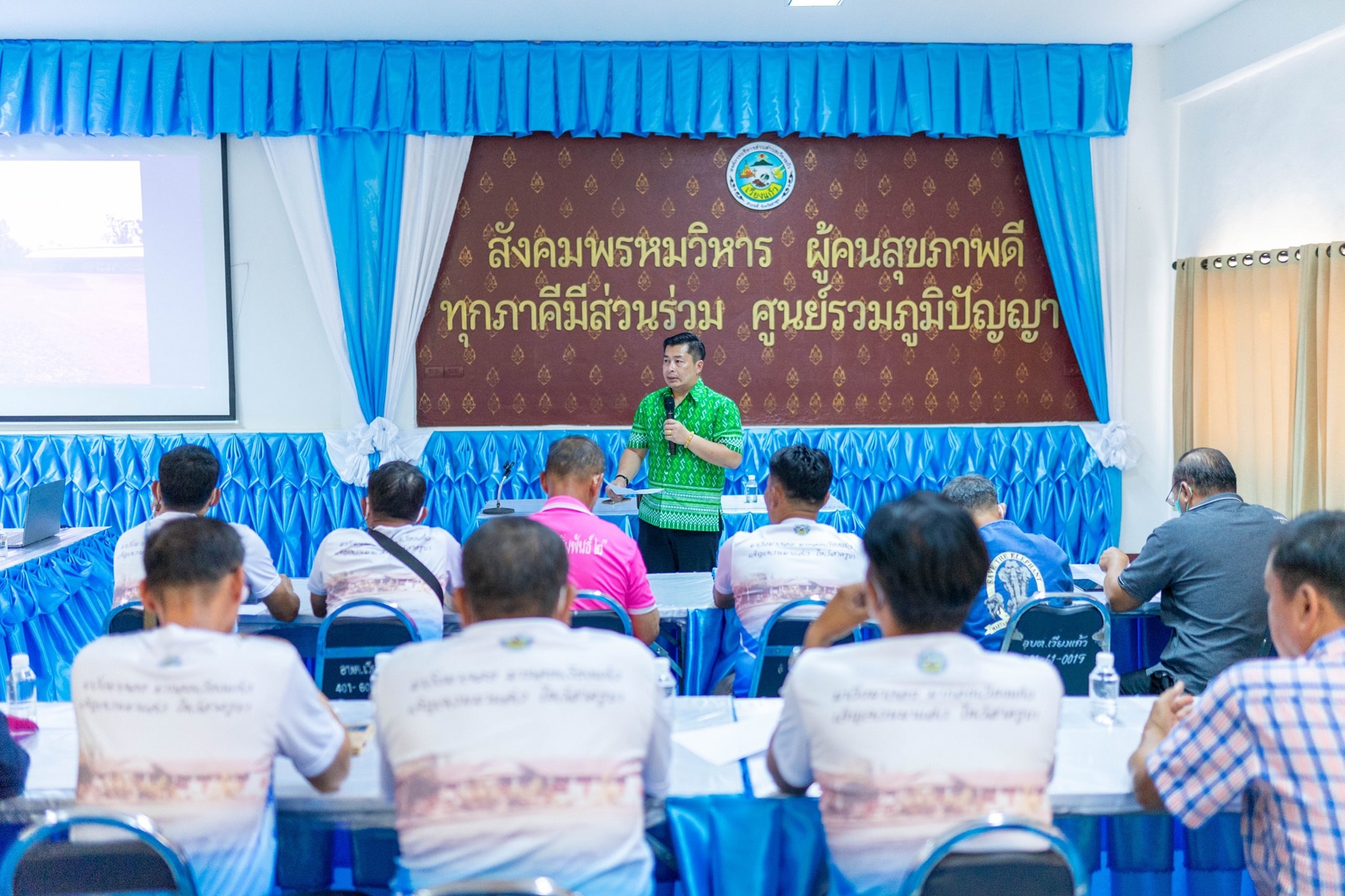 Read more about the article ประชุมร่วมกับผู้ใหญ่บ้าน ประธานแม่บ้าน ทั้ง 13 หมู่บ้าน ในการจัดโครงการตลาดคนเตียวเที่ยวเวียงแก้ว ประจำปีงบประมาณ 2566 ณ ห้องประชุมพรหมวิหาร องค์การบริหารส่วนตำบลเวียงแก้ว ตำบลแม่ตืน อำเภอลี้ จังหวัดลำพูน