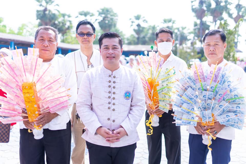 Read more about the article ร่วมทำบุญพร้อมเลี้ยงโรงทาน งานสรงน้ำพระธาตุ ณ วัดแม่เทย อำเภอลี้ จังหวัดลำพูน