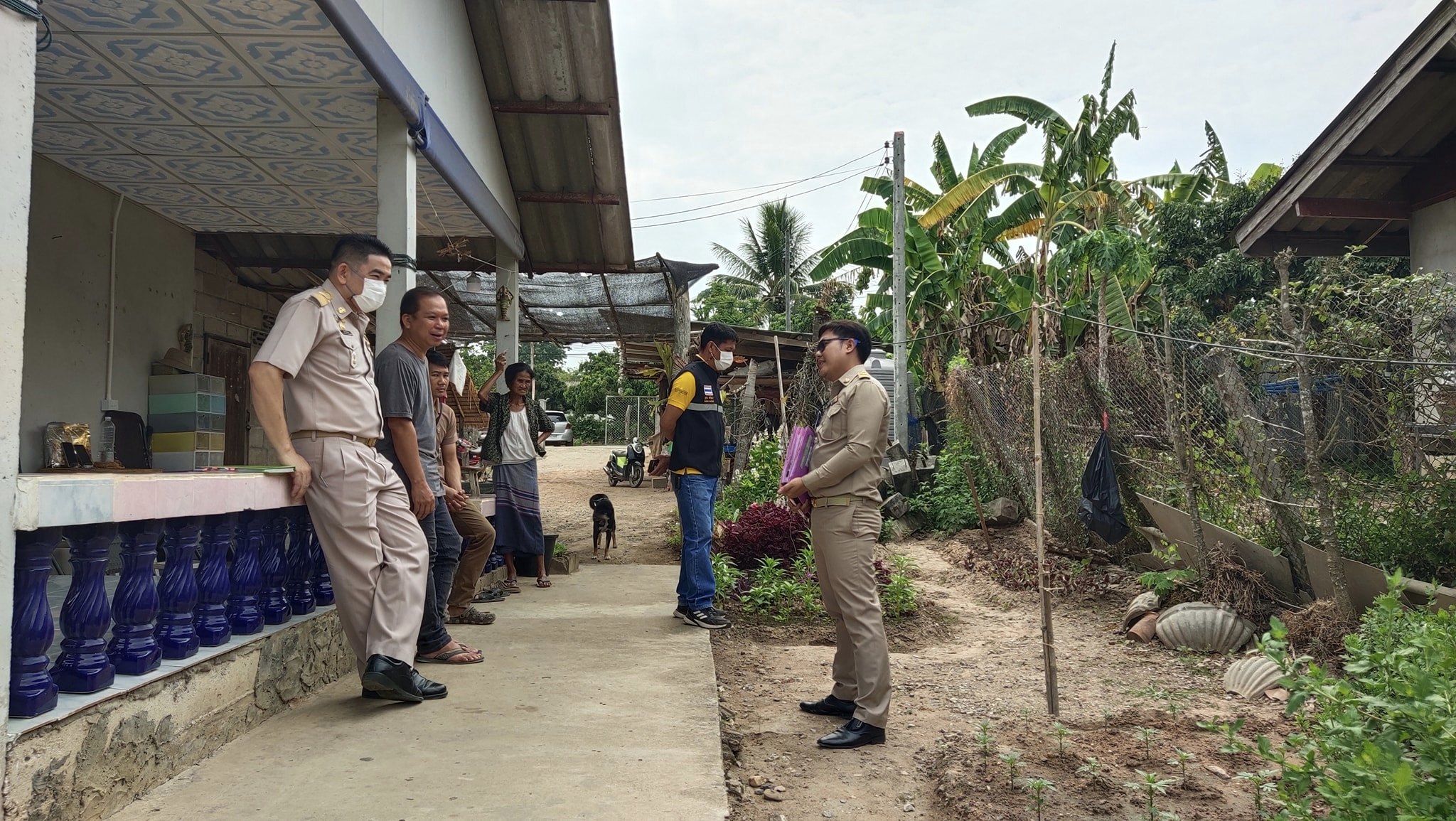 Read more about the article ลงพื้นที่รณรงค์สร้างความตระหนักรู้ และความเข้าใจในการกำจัดขยะมูลฝอยในชุมชนอย่างถูกวิธี ณ หมู่ที่ 9 บ้านสันวิไล ตำบลแม่ตืน อำเภอลี้ จังหวัดลำพูน