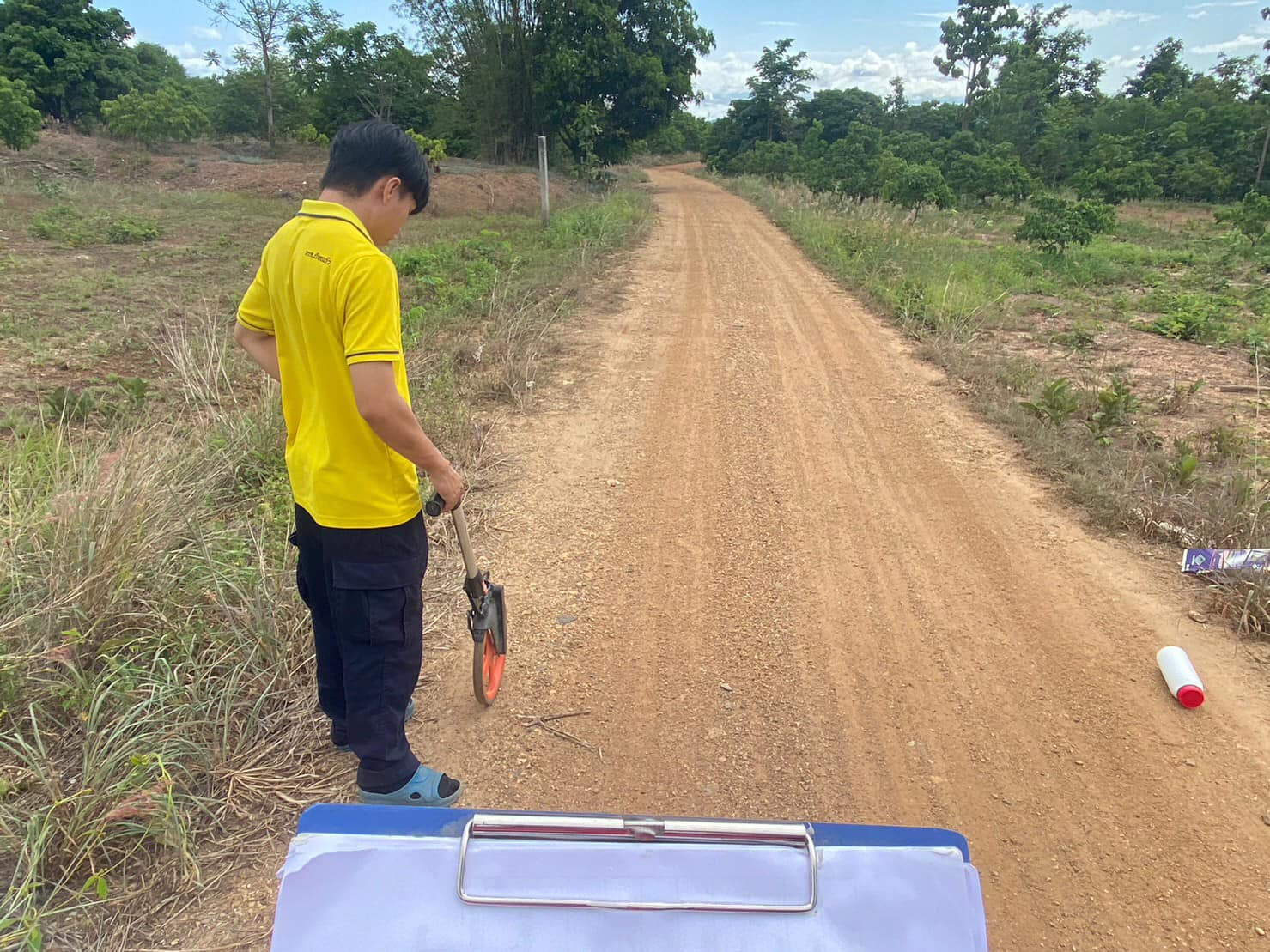 You are currently viewing ลงพื้นที่สำรวจขยายเขตไฟฟ้าเพื่อการเกษตร บ้านแม่เทยสามัคคี หมู่ที่ 13 ตำบลแม่ตืน อำเภอลี้ จังหวัดลำพูน เพื่อเเก้ไขปัญหาความเดือดร้อนให้เเก่ประชาชน