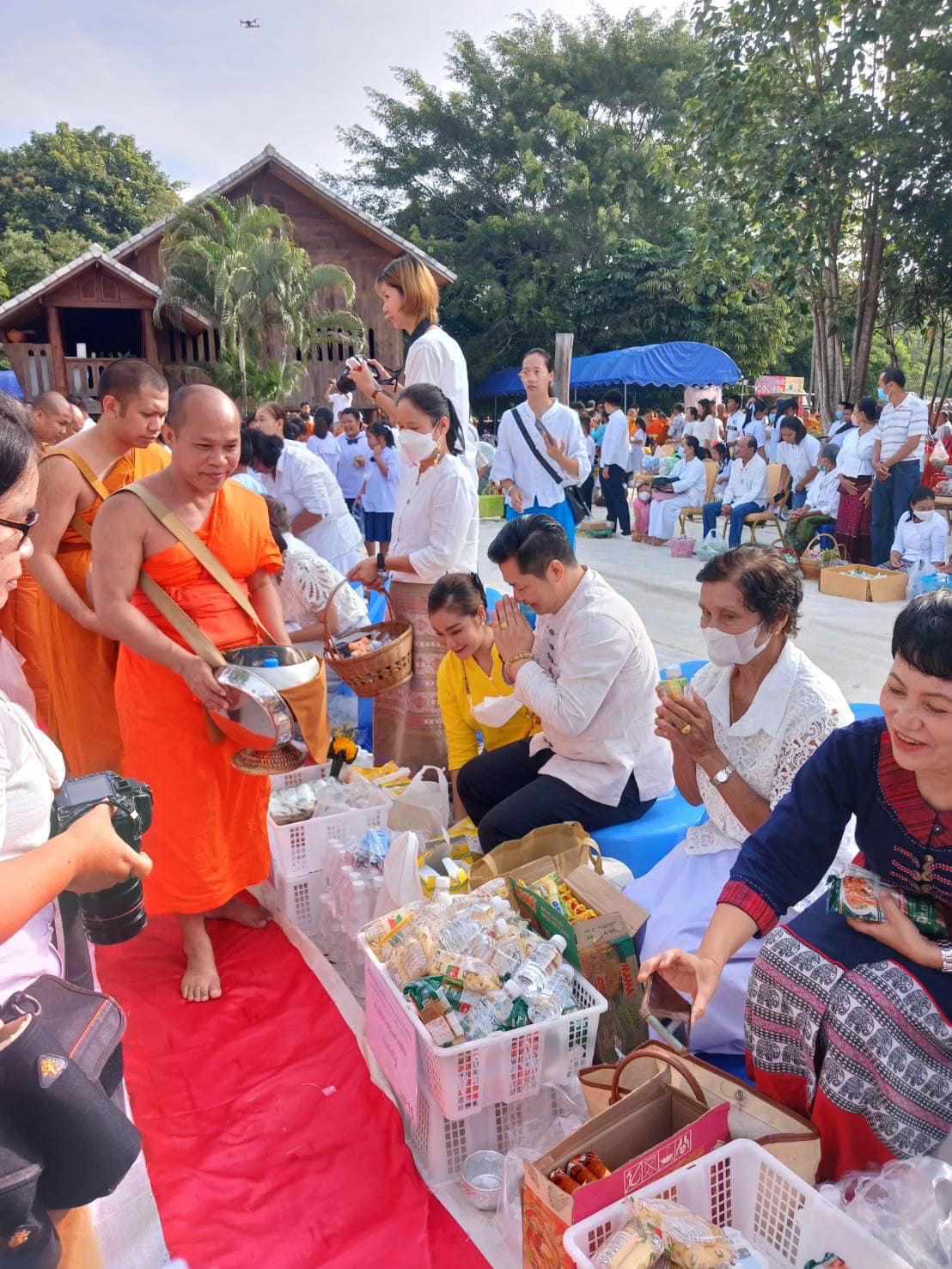 Read more about the article ร่วมทำบุญตักบาตรข้าวสารอาหารแห้งแด่คณะสงฆ์ จำนวน 145 รูป บำเพ็ญกุศลอุทิศถวายแด่ ครูบาเจ้าศรีวิชัยและพิธีเปิดเฮือนนิทรรศการชีวประวัติครูบาเจ้าศรีวิชัย ณ ชาติภูมิสถานครูบาเจ้าศรีวิชัย บ้านปาง ตำบลศรีวิชัย อำเภอลี้ จำหวัดลำพูน