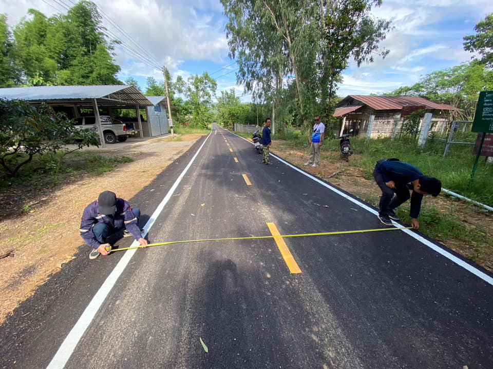 You are currently viewing ลงพื้นที่ตรวจรับงานก่อสร้างถนนแอสฟัลท์ติก บ้านไร่ หมู่ที่ 2 ตำบลแม่ตืน อำเภอลี้ จังหวัดลำพูน