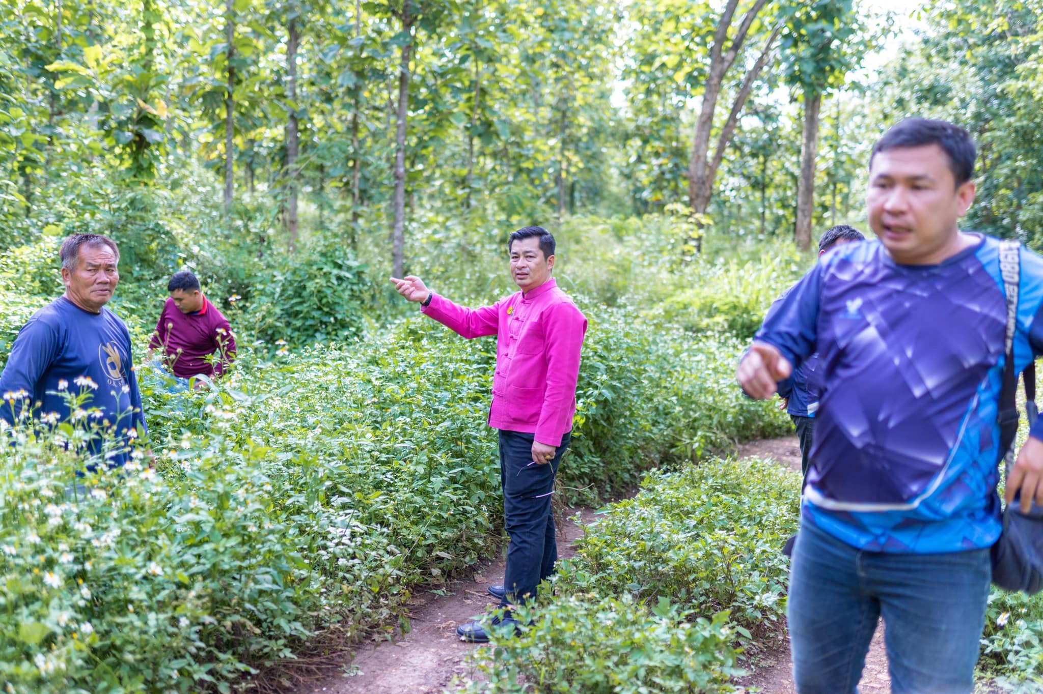 Read more about the article ลงพื้นที่ตรวจถนนเพื่อการเกษตร ที่ชำรุดเสียหาย สายทางหลิ่งผีบ้า บ้านแม่เทยสามัคคี หมู่ที่ 13 ตำบลแม่ตืน อำเภอลี้ จังหวัดลำพูน