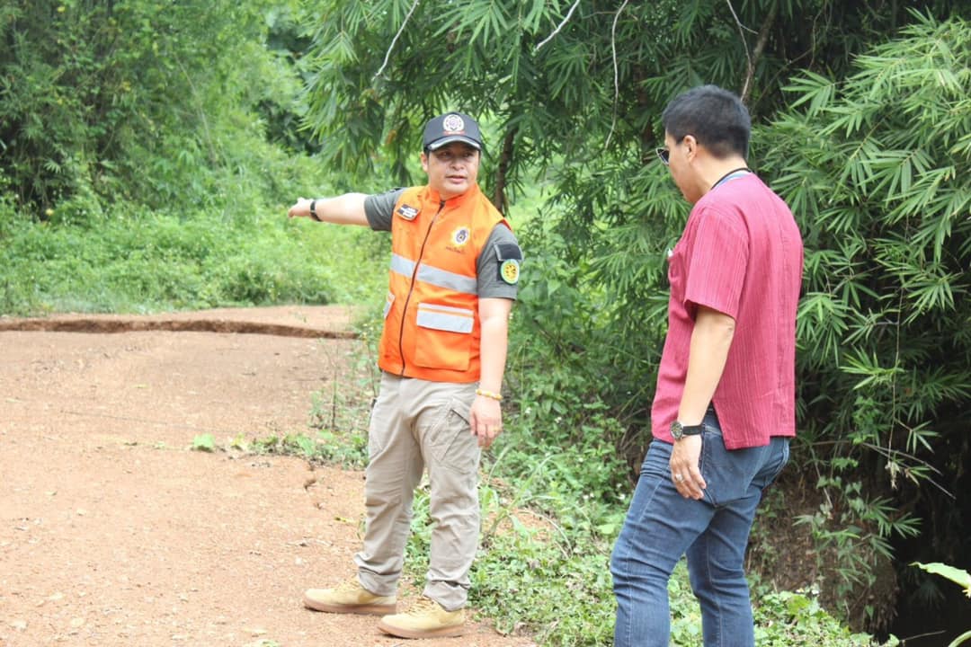 Read more about the article ลงพื้นที่สำรวจถนนที่ชำรุดเสียหายจากน้ำกัดเซาะ ลำห้วยตูบ บ้านสันวิไล หมู่ที่ 9 ตำบลแม่ตืน อำเภอลี้ จังหวัดลำพูน