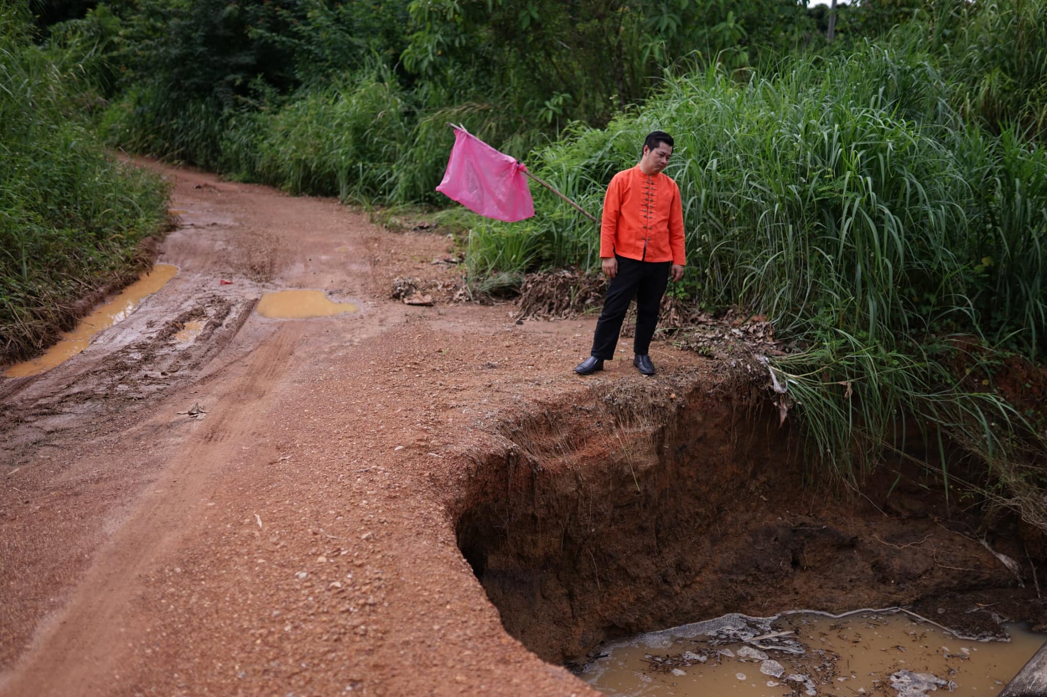 You are currently viewing ลงพื้นที่สำรวจถนนเพื่อการเกษตร สายทางอ่างเก็บน้ำแม่เทย บ้านแม่เทยพัฒนา หมู่ที่ 14 ตำบลแม่ตืน อำเภอลี้ จังหวัดลำพูน