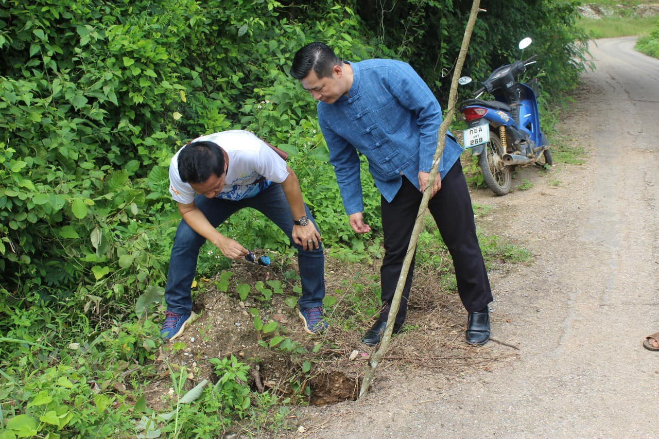 You are currently viewing ลงพื้นที่สำรวจลำเหมืองส่งน้ำฝายแม่เทยชำรุดเสียหายจากน้ำกัดเซาะพังทลายของดิน บ้านวังมน หมู่ที่ 4 ตำบลแม่ตืน อำเภอลี้ จังหวัดลำพูน