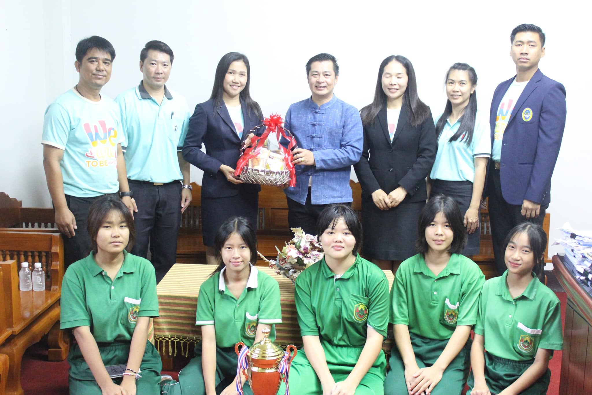 Read more about the article ต้อนรับคณะจากโรงเรียนเเม่ตืนวิทยาเเละนักเรียน ทางโรงเรียนเเม่ตืนวิทยาขอขอบคุณองค์การบริหารส่วนตำบลเวียงแก้วที่ให้ความอนุเคราะห์ยานพาหนะ รับ-ส่งนักเรียน เพื่อเข้าร่วมกิจกรรมการเเข่งขัน“กีฬาเยาวชน อบจ.ลำพูนเกมส์ ปี2566”