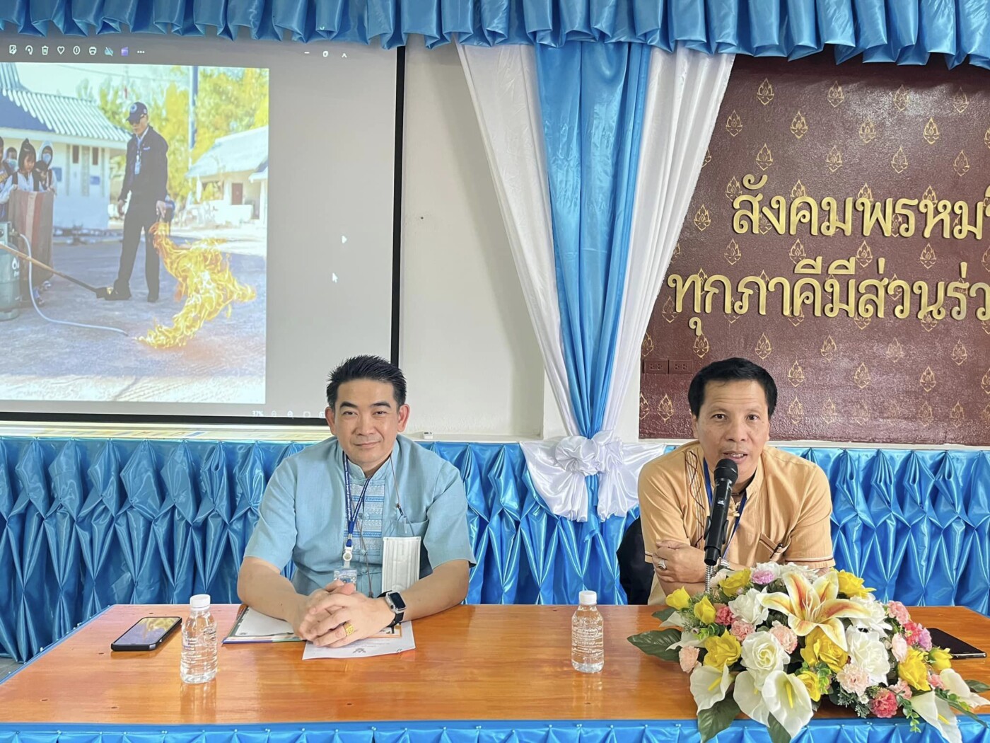 Read more about the article ประชุมพนักงานเพื่อชี้แจงเจ้าหน้าที่พนักงาน การจัดเตรียมกิจกรรมงานวันเด็กแห่งชาติ ประจำปี 2567 ณ ห้องประชุมพรหมวิหาร ต.เเม่ตืน อำเภอลี้ จังหวัดลำพูน