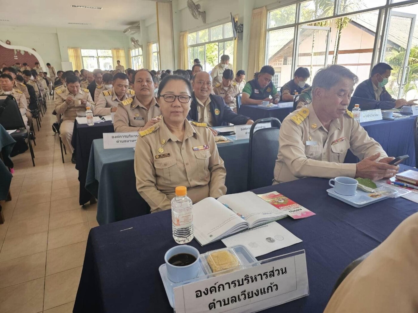 You are currently viewing ประชุมประจำเดือน หัวหน้าส่วนราชการ หัวหน้าหน่วยงานรัฐวิสาหกิจ ผู้บริหารสถานศึกษา องค์กรปกครองส่วนท้องถิ่น หัวหน้าหน่วยงานผู้เกี่ยวข้อง และ กำนัน ผู้ใหญ่บ้านฯลฯ ประจำเดือน มกราคม พ.ศ.2567 ณ หอประชุมเมืองนักบุญ ที่ว่าการอำเภอลี้ จังหวัดลำพูน