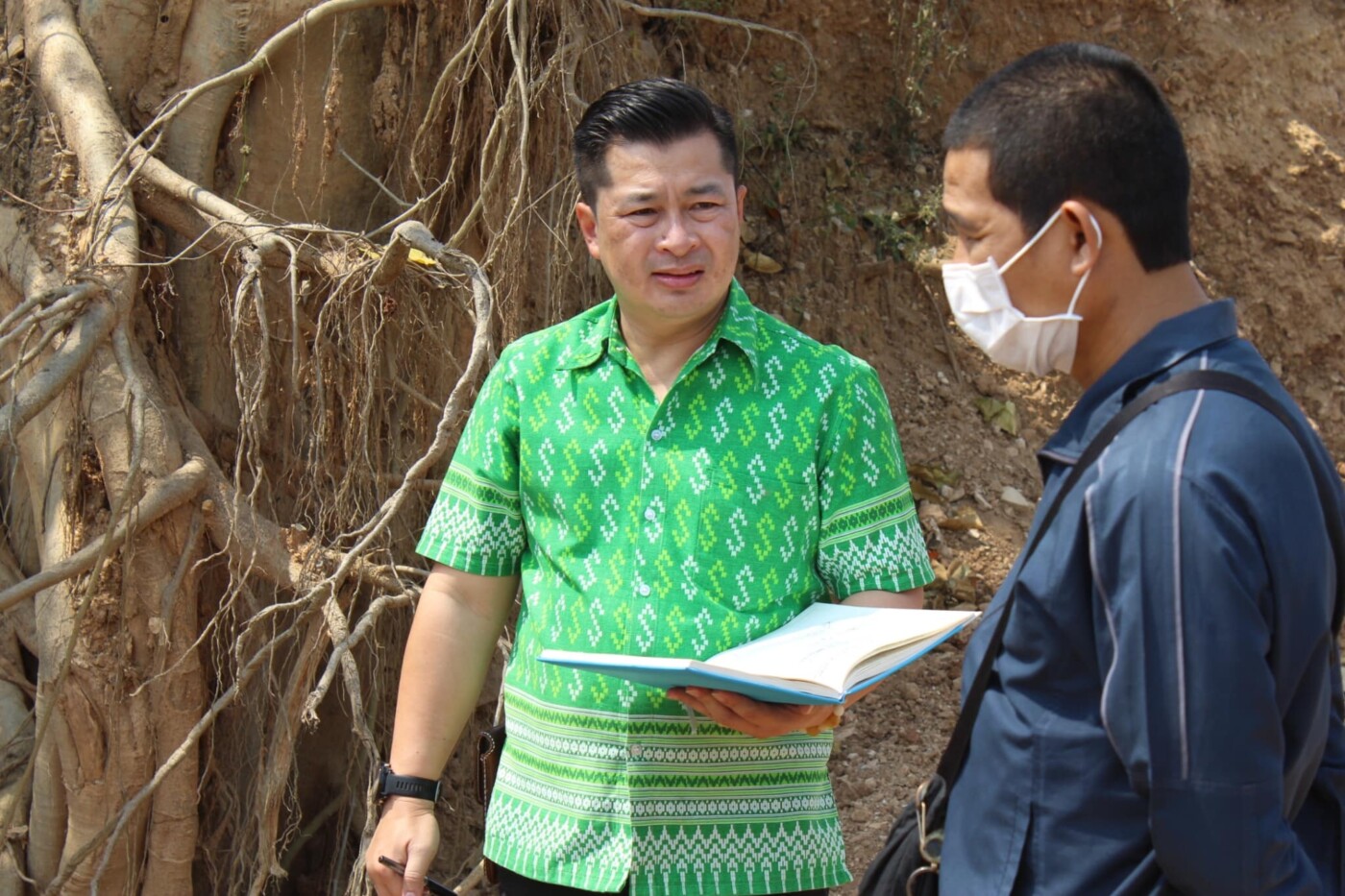 You are currently viewing ลงพื้นที่ตรวจสอบโครงการซ่อมแซมถนนลูกรัง สายทางลำห้วยดงหลวง บ้านไร่ หมู่ที่ 2 ตำบลแม่ตืน อำเภอลี้ จังหวัดลำพูน เพื่อแก้ไขปัญหาให้กับราษฎร