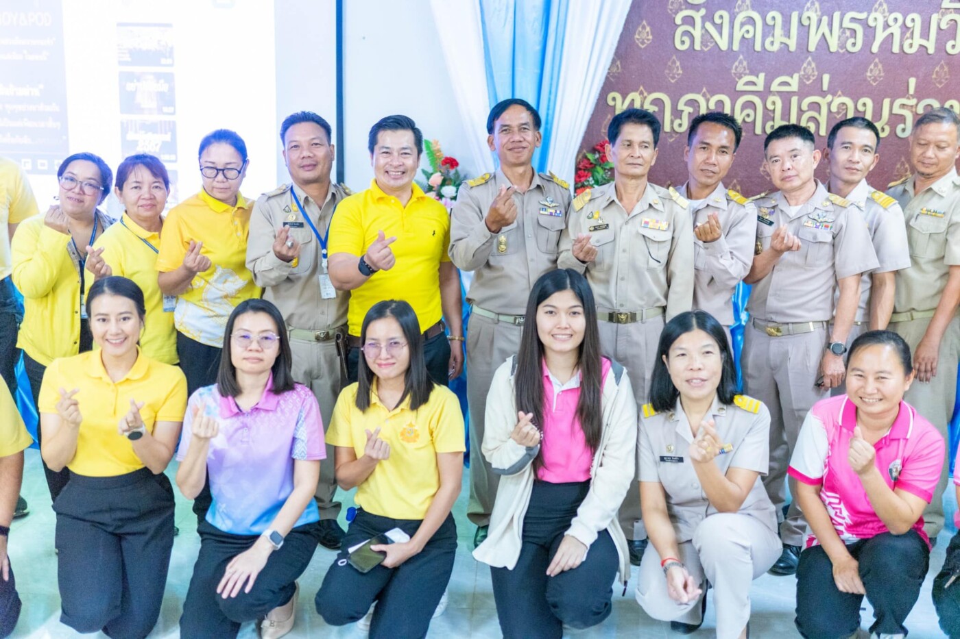 Read more about the article ต้อนรับคณะที่เดินทางมาจากเทศบาลลี้มาส่งตัวพนักงานส่วนตำบล 1 รายนายพิทักษ์ คำเเปง ตำเเหน่งนักพัฒนาชุมชน ชํานาญการ โอนย้ายมาปฏิบัติหน้าที่ในตำแหน่ง นักพัฒนาชุมชน ชํานาญการองค์การบริหารส่วนตำบลเวียงแก้ว ณ ห้องประชุมพรหมวิหาร อบต.เวียงแก้ว