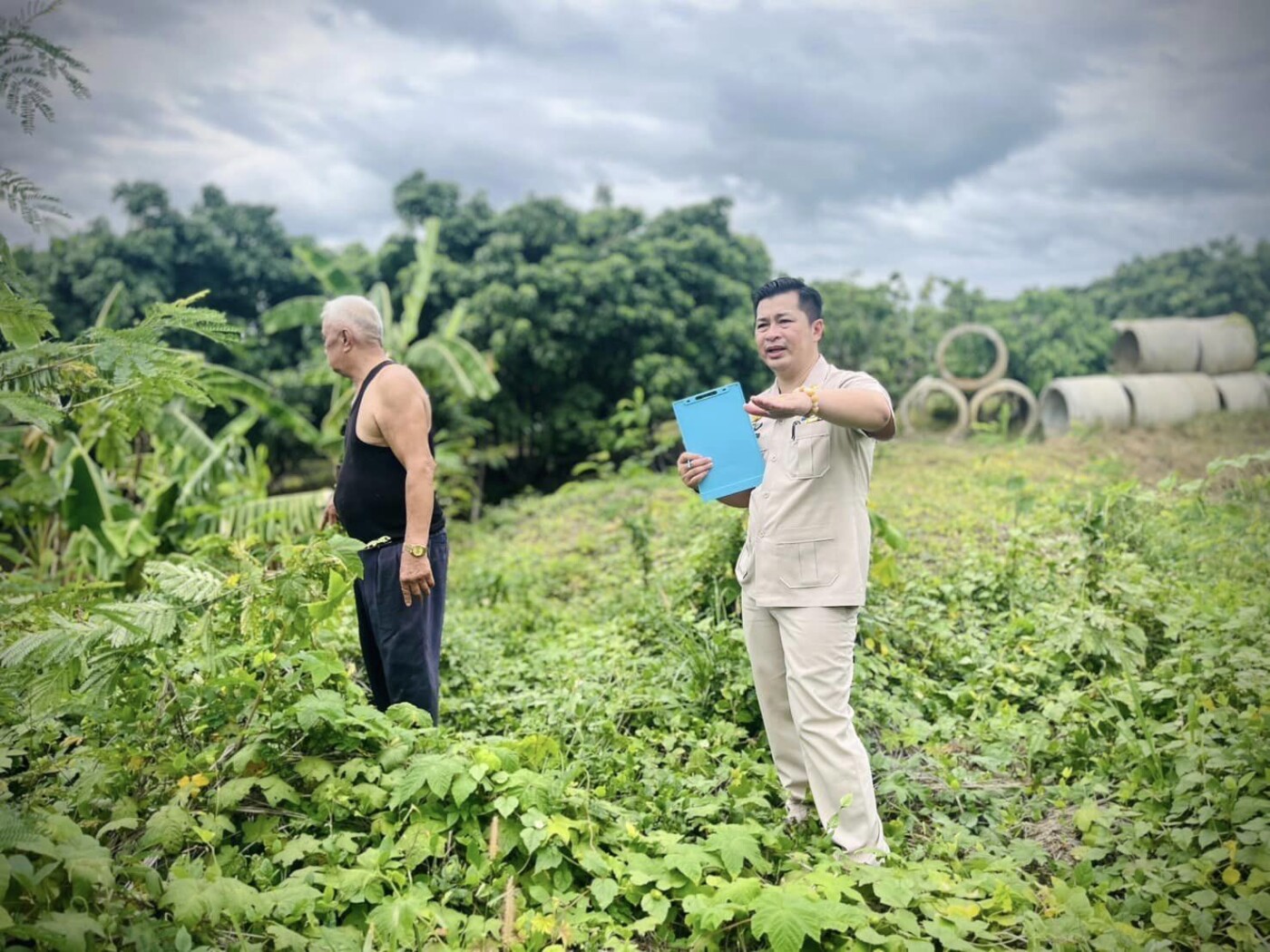 Read more about the article ลงพื้นที่ตรวจลำห้วยป่าซาง บ้านสันป่าสัก หมู่ที่ 5 ตำบลแม่ตืน อำเภอลี้ จังหวัดลำพูน จุดที่ 2 เพื่อวางแผนแก้ไขป้องกันน้ำท่วมและน้ำป่าไหลหลาก