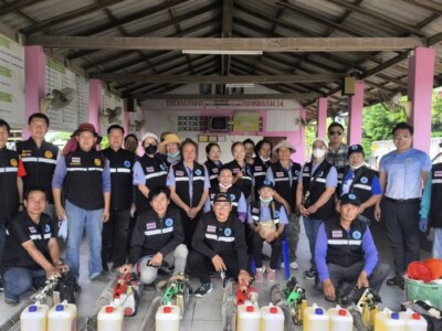 Read more about the article กิจกรรมหลักที่สำคัญ คือ 1.ปรับปรุงสิ่งแวดล้อม ทำลายแหล่งเพาะพันธุ์ลูกน้ำยุงลาย 2.พ่นหมอกควันกำจัดยุงตัวเต็มวัย 3.ใส่ทรายอะเบทกำจัดลูกน้ำ 4.ใส่สารเคมีกำจัดลูกน้ำ 5.เฝ้าระวังป้องกันอย่างต่อเนื่องให้สุขศึกษา ประชาสัมพันธ์สร้างความตระหนักรู้ให้ประชาชนในการดูแลป้องกันตนเองให้ปลอดภัยจากโรคไข้เลือดออก ณ บ้านแม่เทยพัฒนา หมู่ที่ 14 ตำบลแม่ตืน อำเภอลี้ จังหวัดลำพูน