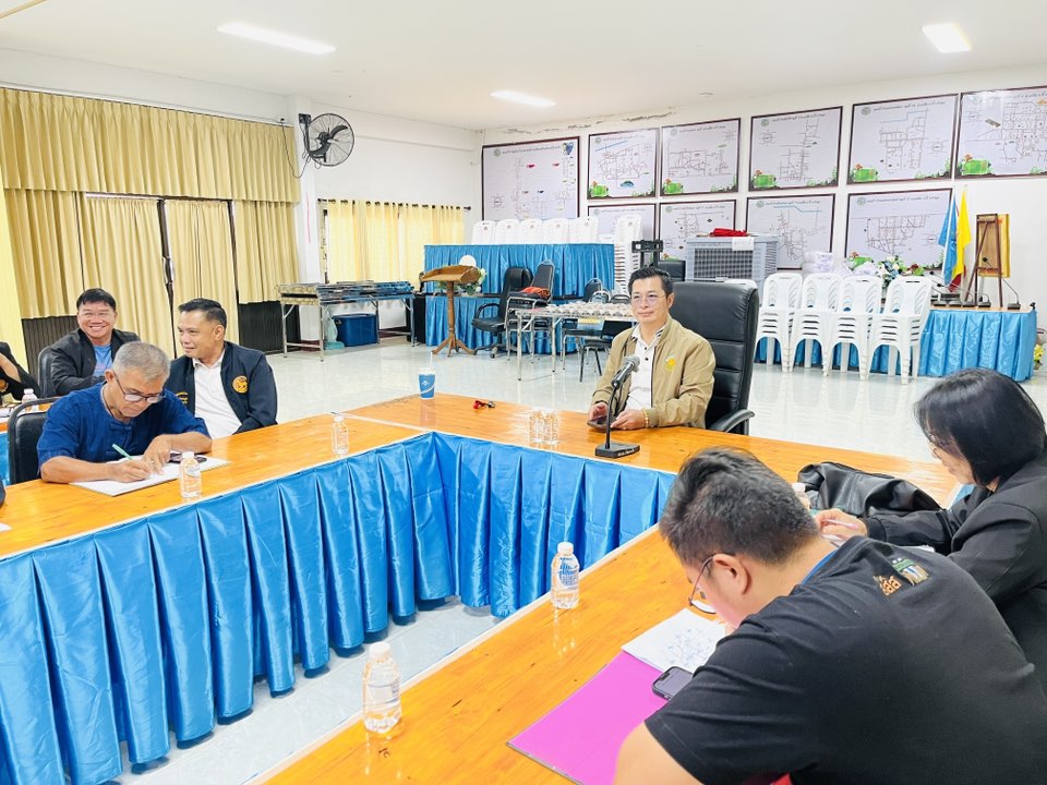 Read more about the article กองทุนหลักประกันสุขภาพ องค์การบริหารส่วนตำบลเวียงแก้ว ประกอบด้วยคณะกรรมการบริหารงานกองทุนฯ คณะอนุกรรมการกองทุนฯ และคณะอนุกรรมการสนับสนุนการจัดบริการดูแลระยะยาวสำหรับผู้สูงอายุที่มีภาวะพึ่งพิง ร่วมประชุมชี้แจงงานกองทุนหลักประกันสุขภาพระดับท้องถิ่นหรือพื้นที่ ประจำปีงบประมาณ 2569 ผ่านระบบ Zoom Meeting โดยพร้อมเพรียงกัน ณ ห้องประชุมพรหมวิหาร องค์การบริหารส่วนตำบลเวียงแก้ว