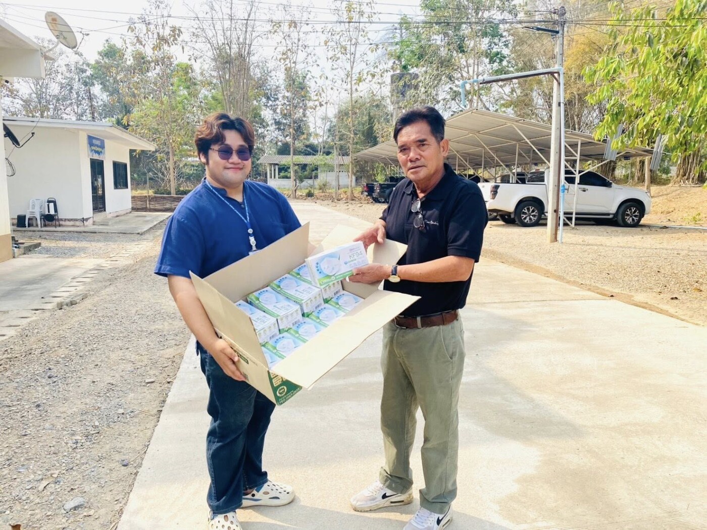 Read more about the article เนื่องจากสถานการณ์ช่วงนี้ค่าฝุ่นละอองเกินมาตรฐาน งานสาธารณสุขเเละสิ่งเเวดล้อม สำนักปลัด จึงดำเนินการมอบหน้ากากอนามัยเเก่เจ้าหน้าที่พนักงานเพื่อป้องกันฝุ่นละออง pm 2.5วันที่ 6 มีนาคม 2569