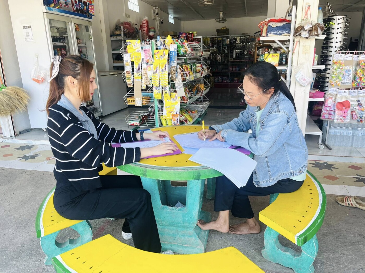 Read more about the article องค์การบริหารส่วนตำบลเวียงแก้ว มอบหมายให้เจ้าหน้าที่งานสาธารณสุขและสิ่งแวดล้อม ลงพื้นที่ตรวจประเมินสถานประกอบกิจการ ณ ร้านชมพูนุช บ้านเเม่เทย หมู่ที่ 6 ตำบลแม่ตืน อำเภอลี้ จังหวัดลำพูน