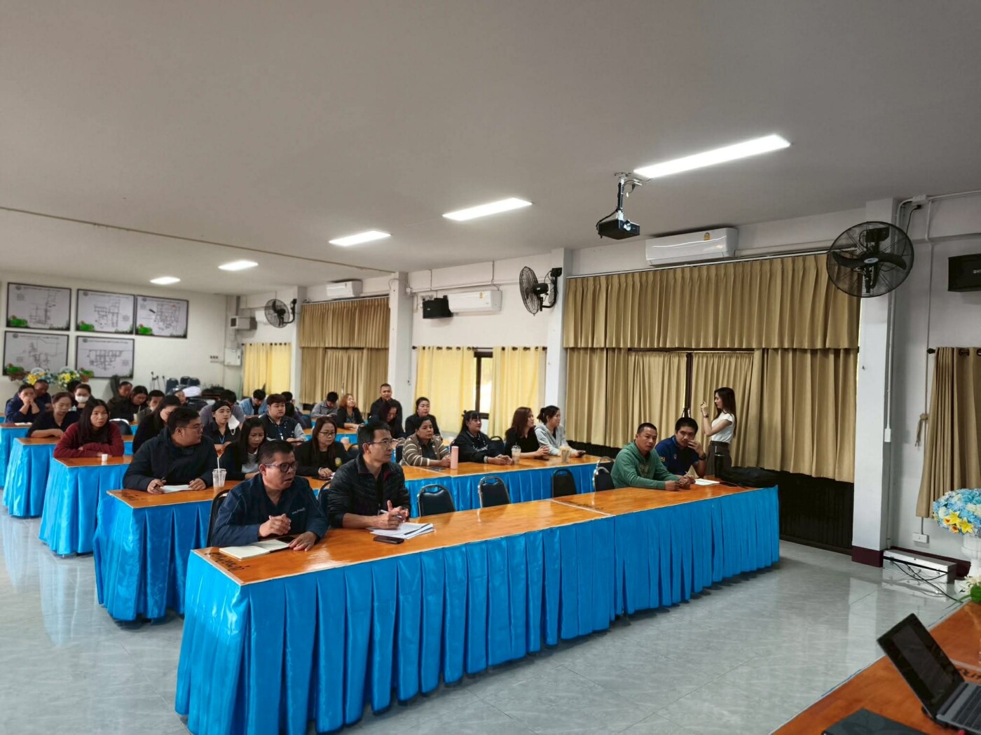 Read more about the article ในวันที่ 18  มีนาคม 2569 เวลา 09.00 น.องค์การบริหารส่วนตำบลเวียงแก้ว ดำเนินการประชุมประจำเดือน มีนาคม 2569 ซึ่งเป็นการประชุมชี้แจงการดำเนินงานตามอำนาจหน้าที่  และภารกิจจากกองต่าง ๆ โดยมีการแจ้งปฏิทิน หัวข้อการประเมินและเกณฑ์การประเมินคุณธรรมและความโปร่งใสหน่วยงานภาครัฐ (Integrity and Transparency Assessment: ITA)ประจำปีงบประมาณ พ.ศ.2569  ให้กอง/งานที่ได้รับมอบหมาย เพื่อเป็นการขับเคลื่อนและเพิ่มระดับคุณธรรมและความโปร่งใสในหน่วยงานภาครัฐต่อไป