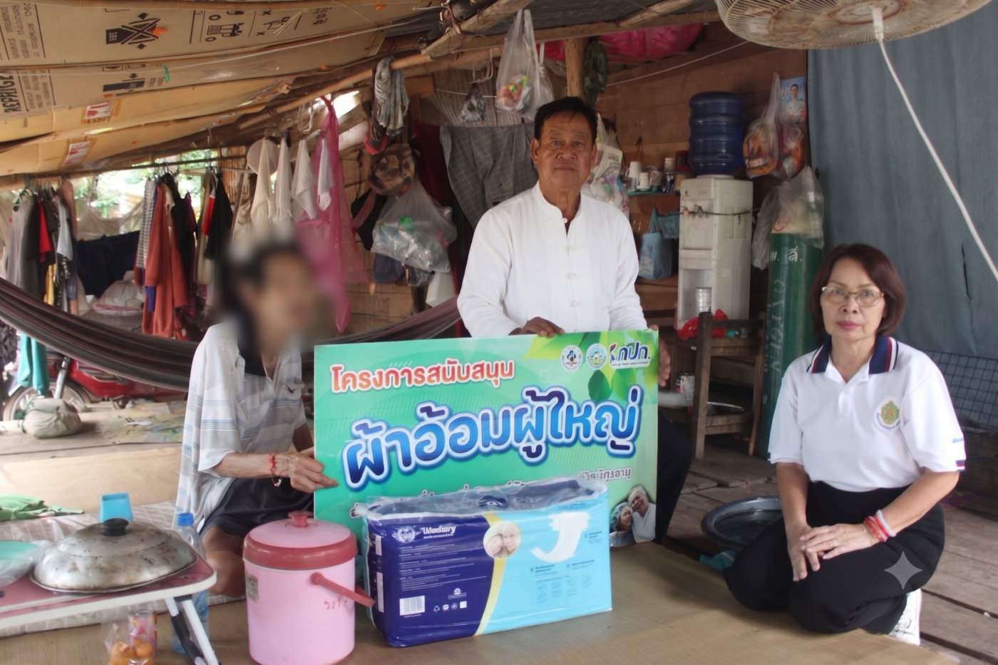 You are currently viewing โครงการสนับสนุนผ้าอ้อมผู้ใหญ่ สำหรับบุคคลที่มีภาวะพึ่งพิง ศูนย์พัฒนาคุณภาพชีวิตผู้สูงอายุ องค์การบริหารส่วนตำบลเวียงแก้ว ลงพื้นที่มอบผ้าอ้อมผู้ใหญ่แก่บุคคลที่มีภาวะพึ่งพิง ณ บ้านหนองบัวคำ หมู่ที่ 10