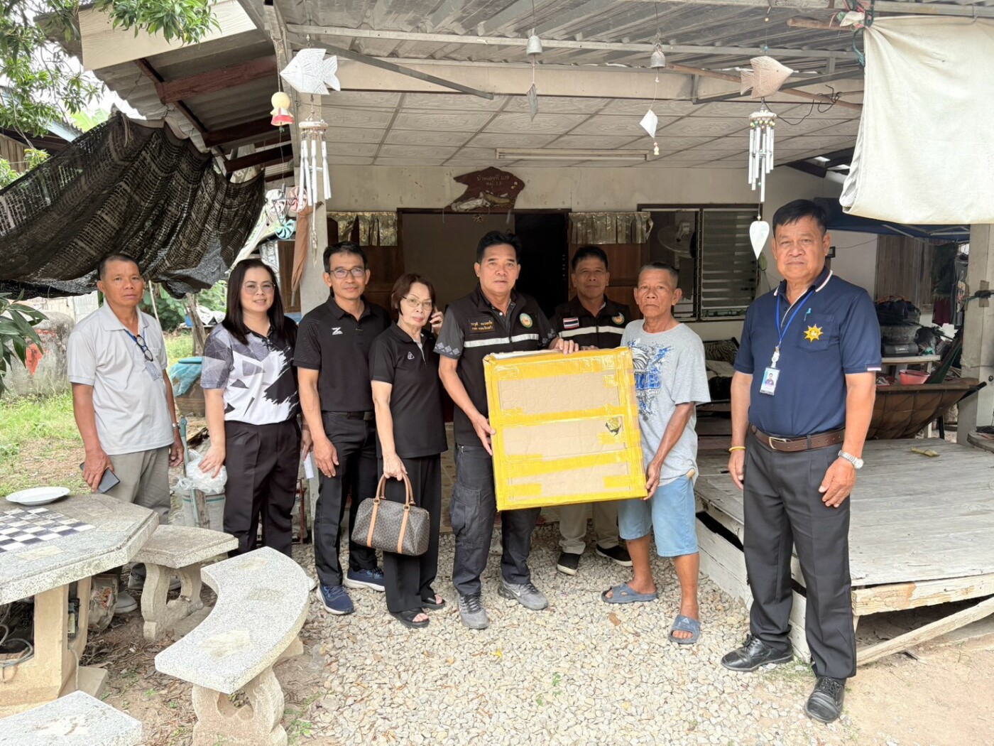 Read more about the article ลงพื้นที่มอบกายอุปกรณ์เครื่องช่วยความพิการ (รถเข็นนั่งพื้น/รถเลื่อนสำหรับเคลื่อนย้าย) ให้แก่ผู้ป่วย/ผู้มีภาวะพึ่งพิง ณ บ้านแม่เทยสามัคคี หมู่ที่ 13 ตำบลแม่ตืน อำเภอลี้ จังหวัดลำพูน