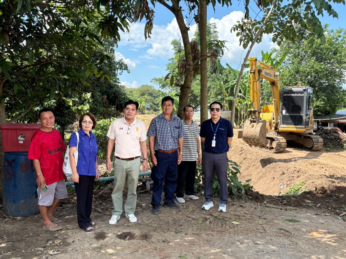You are currently viewing ลงพื้นที่ตรวจสอบและติดตามการปฏิบัติงานของเครื่องจักรกล ในการดำเนินงาน ขุดลอกคลองระบายน้ำและปรับท่อระบายน้ำอย่างต่อเนื่อง ณ บริเวณทางระบายน้ำ บ้านหนองบัวคำ หมู่ที่ 10 ตำบลแม่ตืน อำเภอลี้ จังหวัดลำพูน