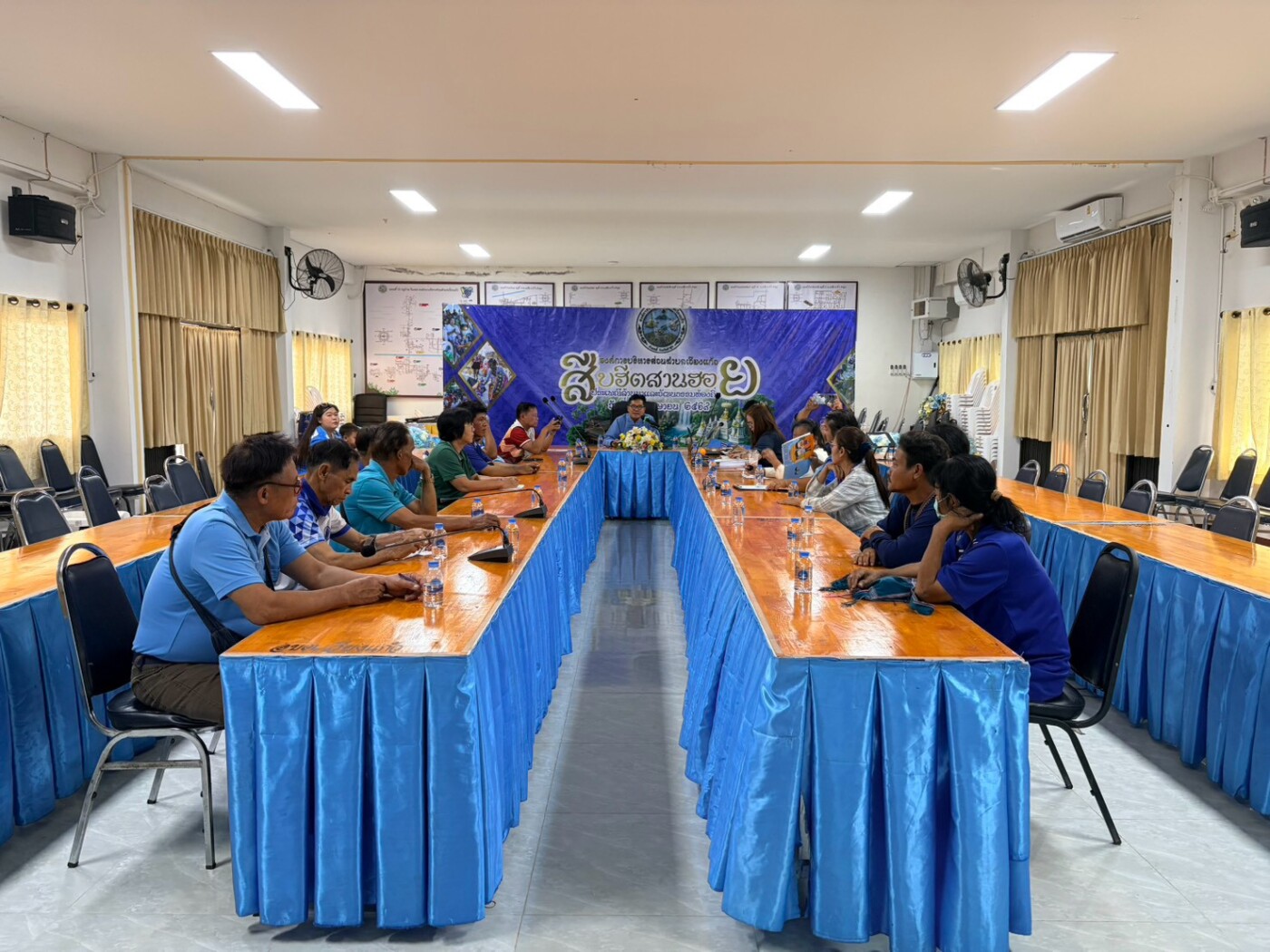 You are currently viewing การประชุม เตรียมความพร้อมการสำรวจข้อมูลจำนวนสุนัขและแมว ประจำปีงบประมาณ พ.ศ. 2570 ณ ห้องประชุมเวียงแก้ว สำนักงานองค์การบริหารส่วนตำบลเวียงแก้ว ตำบลแม่ตืน อำเภอลี้ จังหวัดลำพูน