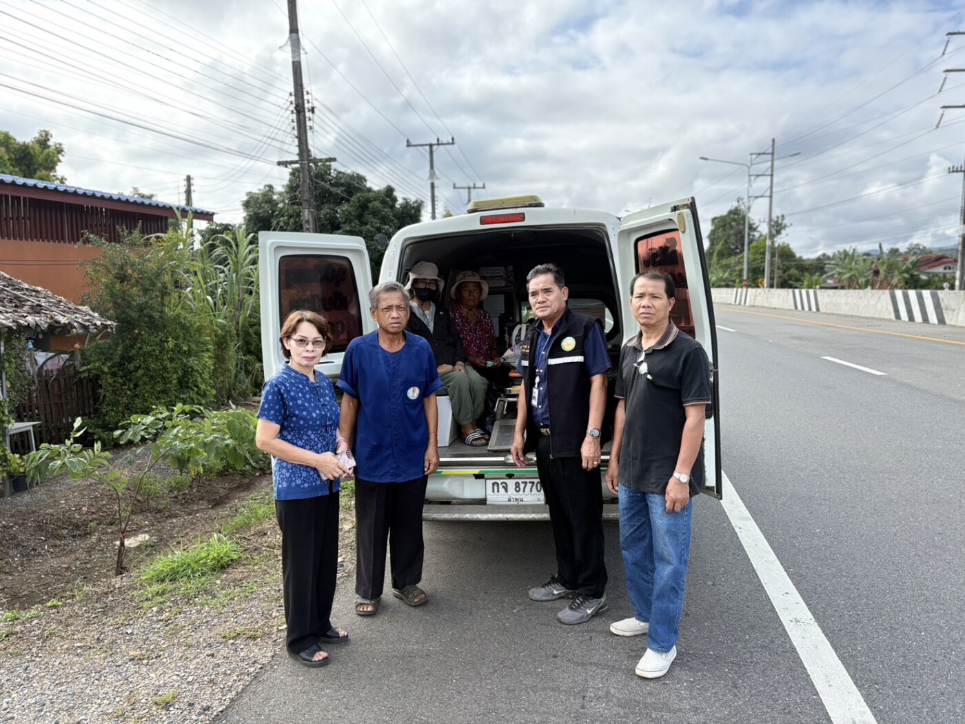 Read more about the article ลงพื้นที่ตรวจเยี่ยมการให้บริการยานพาหนะรับ-ส่ง ผู้ป่วยโรคไตวายเรื้อรังในพื้นที่ตำบลแม่ตืน ที่เดินทางไปรับการรักษาด้วยการฟอกเลือดด้วยเครื่องไตเทียม ณ พื้นที่ตำบลเวียงแก้ว อำเภอลี้ จังหวัดลำพูน